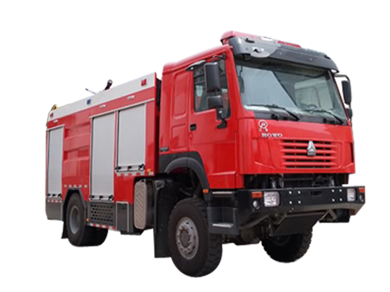 重汽豪沃越野5.5吨水罐消防车