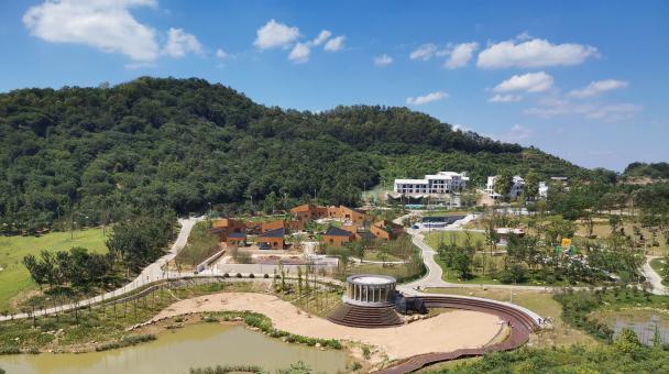 信阳光山钟鼓楼亲子乐园民宿木屋
